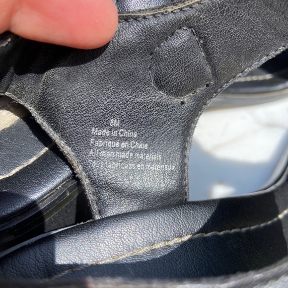 Black blocky heel leather strap sandals - Picture 7 of 9